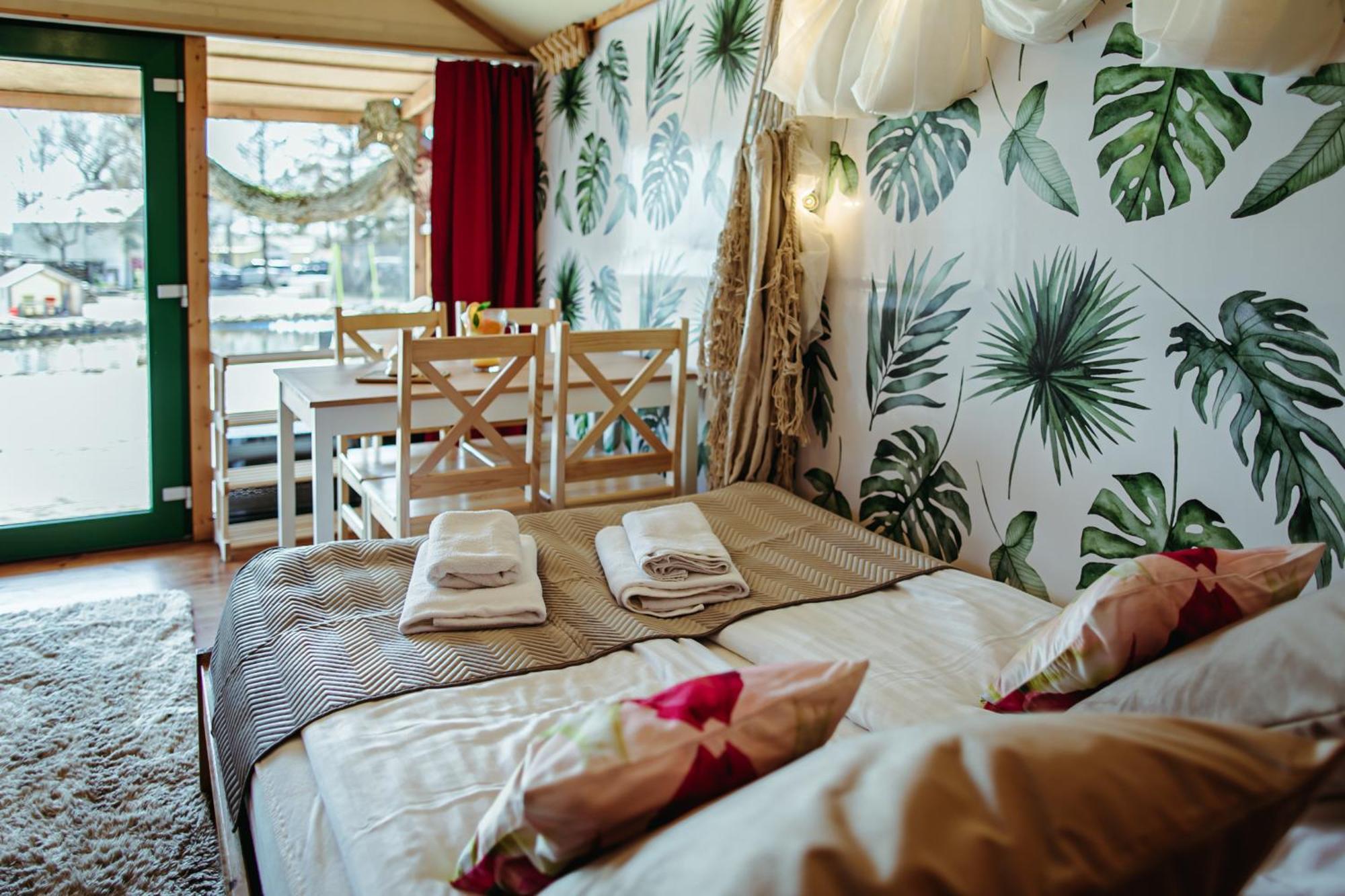 Herbals - Tree&Lake Houses With Bath, Sauna, Bikes, Motorboat Мельно Номер фото